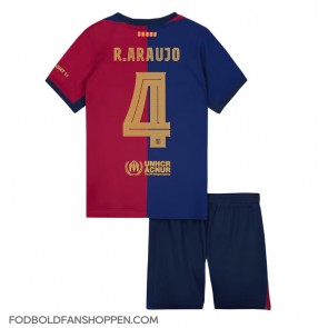 Barcelona Ronald Araujo #4 Hjemmebanetrøje Børn 2024-25 Kortærmet (+ Korte bukser)